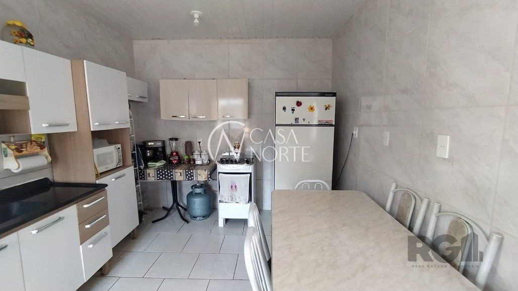 Casa à venda com 2 quartos, 80m², Rua Itacurubi no bairro Vila Nova em Porto Alegre