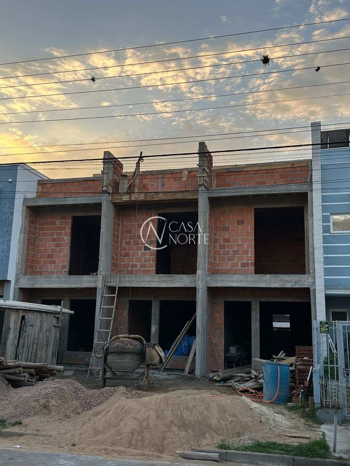 Casa à venda com 2 quartos, 77m², 1 vaga, Rua Pau-Brasil no bairro Hípica em Porto Alegre