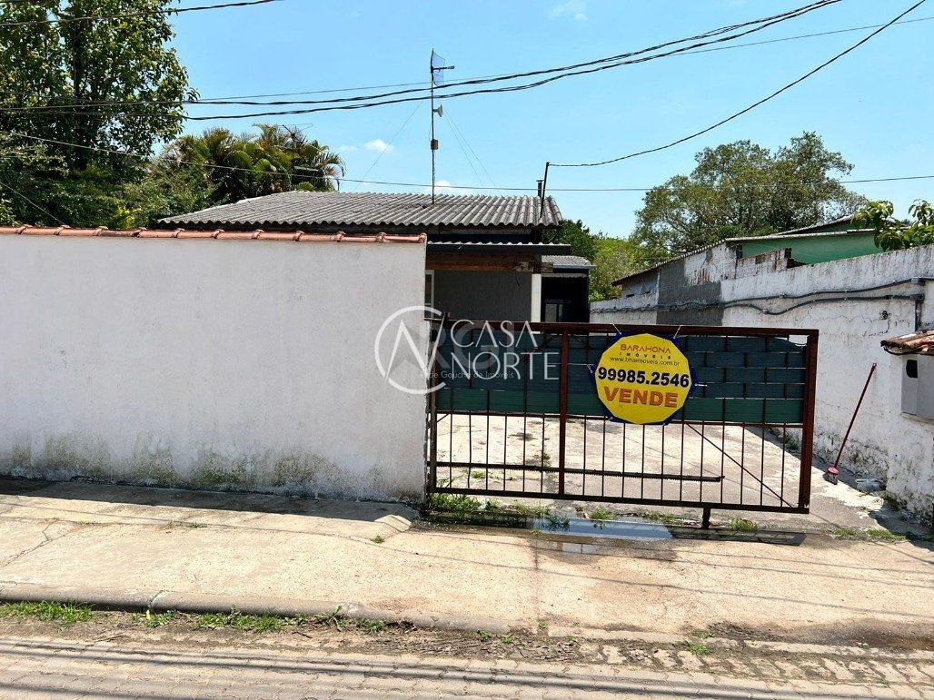 Casa à venda com 4 quartos, 300m², 20 vagas, Rua Stringhini no bairro Hípica em Porto Alegre