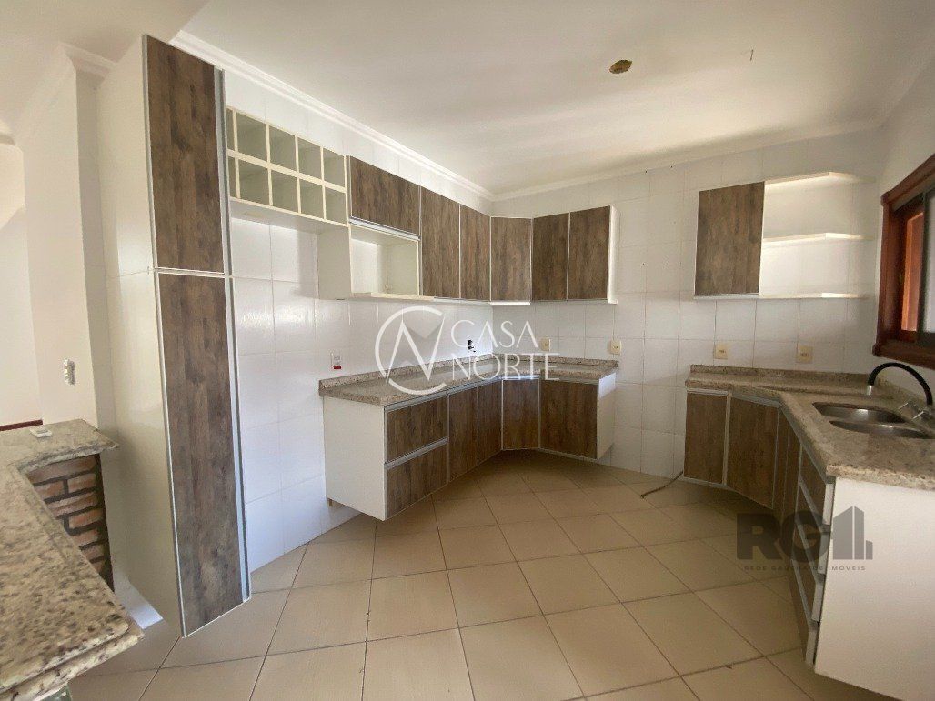 Casa à venda com 3 quartos, 150m², 1 suíte, 1 vaga, Rua Roberto Santini no bairro Hípica em Porto Alegre