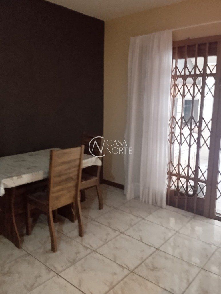 Sobrado à venda com 3 quartos, 185m², 1 suíte, 2 vagas, Rua Doutor Pitrez no bairro Ipanema em Porto Alegre