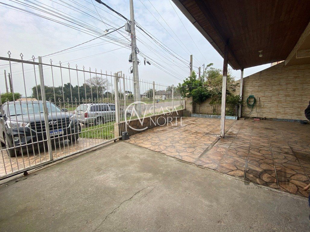 Casa à venda com 2 quartos, 150m², 3 vagas, Avenida Ignês E. Fagundes no bairro Restinga em Porto Alegre