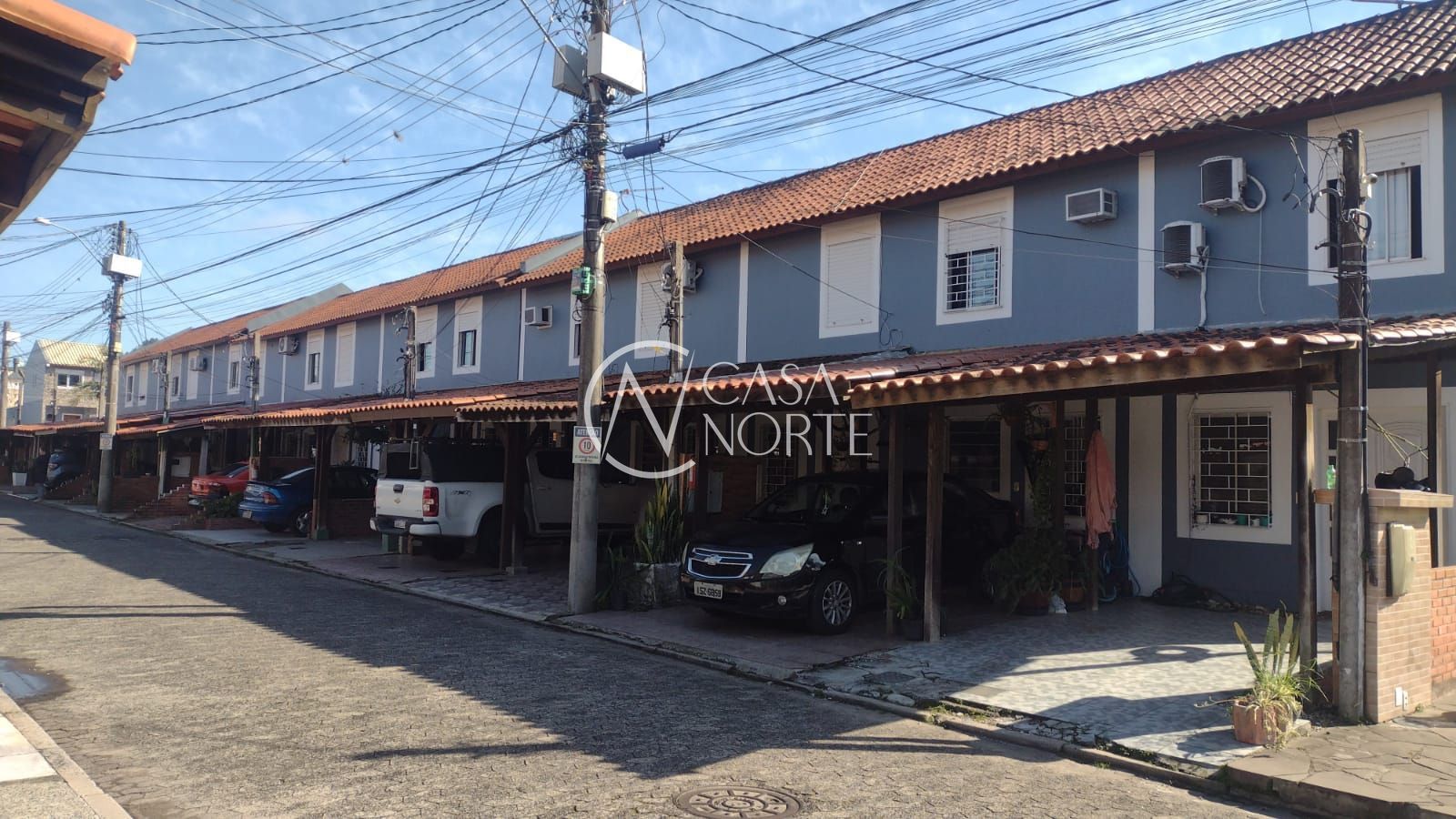 Sobrado à venda com 2 quartos, 85m², 1 vaga, Avenida Juca Batista no bairro Cavalhada em Porto Alegre