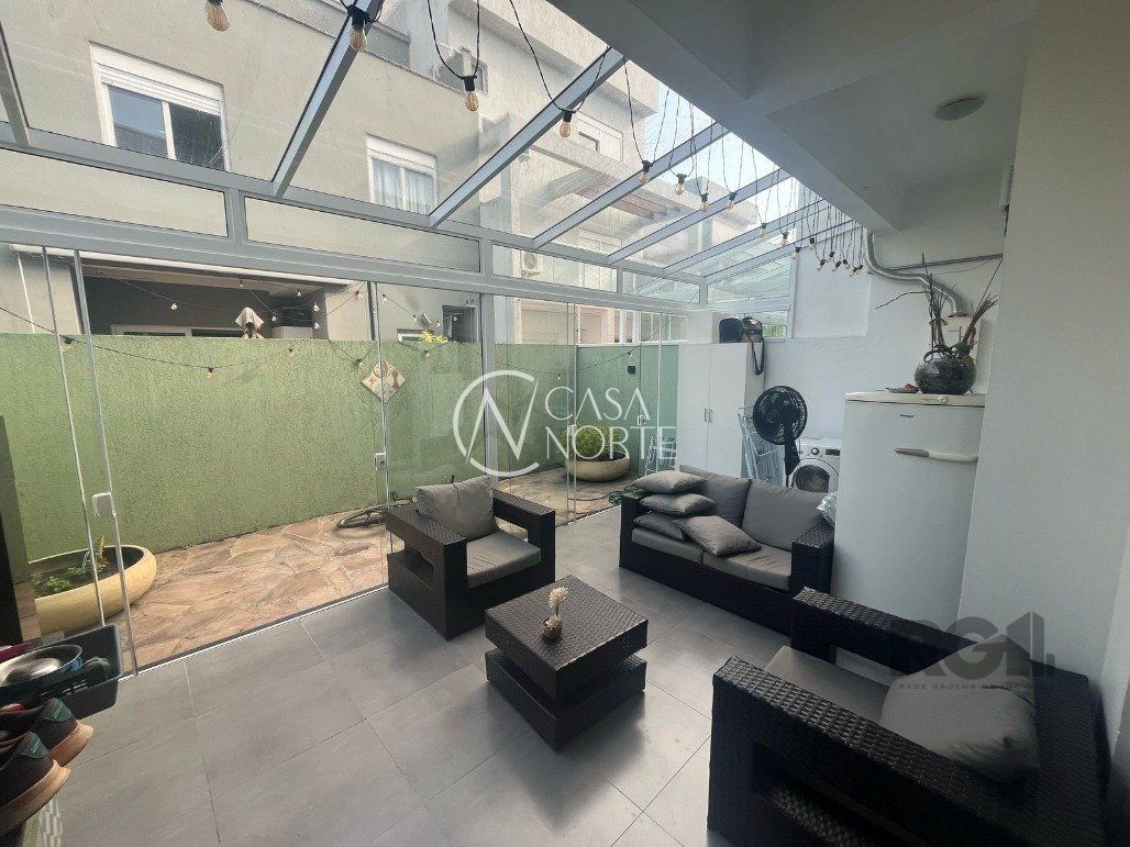 Casa de Condomínio à venda com 3 quartos, 157m², 1 suíte, 2 vagas, Rua Eroni Soares Machado no bairro Hípica em Porto Alegre