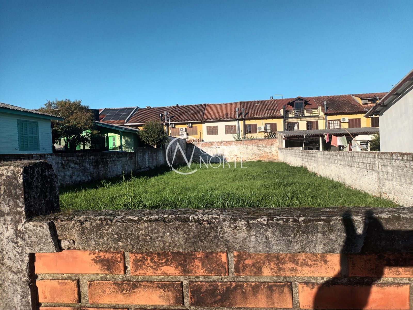 Terreno à venda  com 330m², Rua Vítor Moraes no bairro Hípica em Porto Alegre