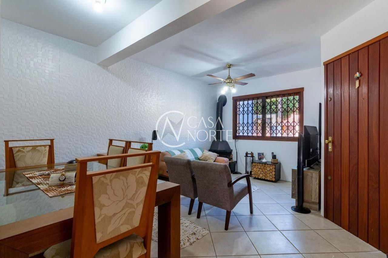 Casa à venda com 3 quartos, 111m², 2 vagas, Rua Rodolpho Espinoza no bairro Hípica em Porto Alegre