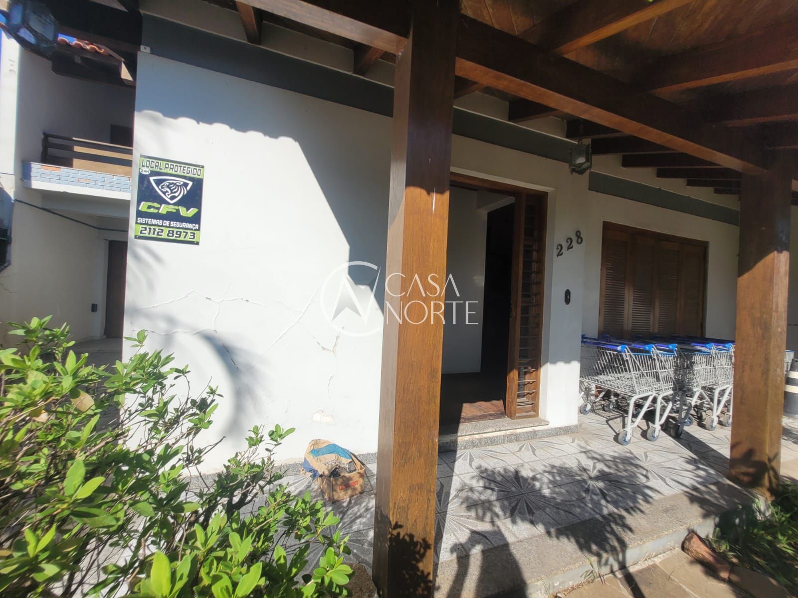 Casa à venda com 4 quartos, 333m², 1 suíte, 4 vagas, Rua Camaquã no bairro Camaquã em Porto Alegre