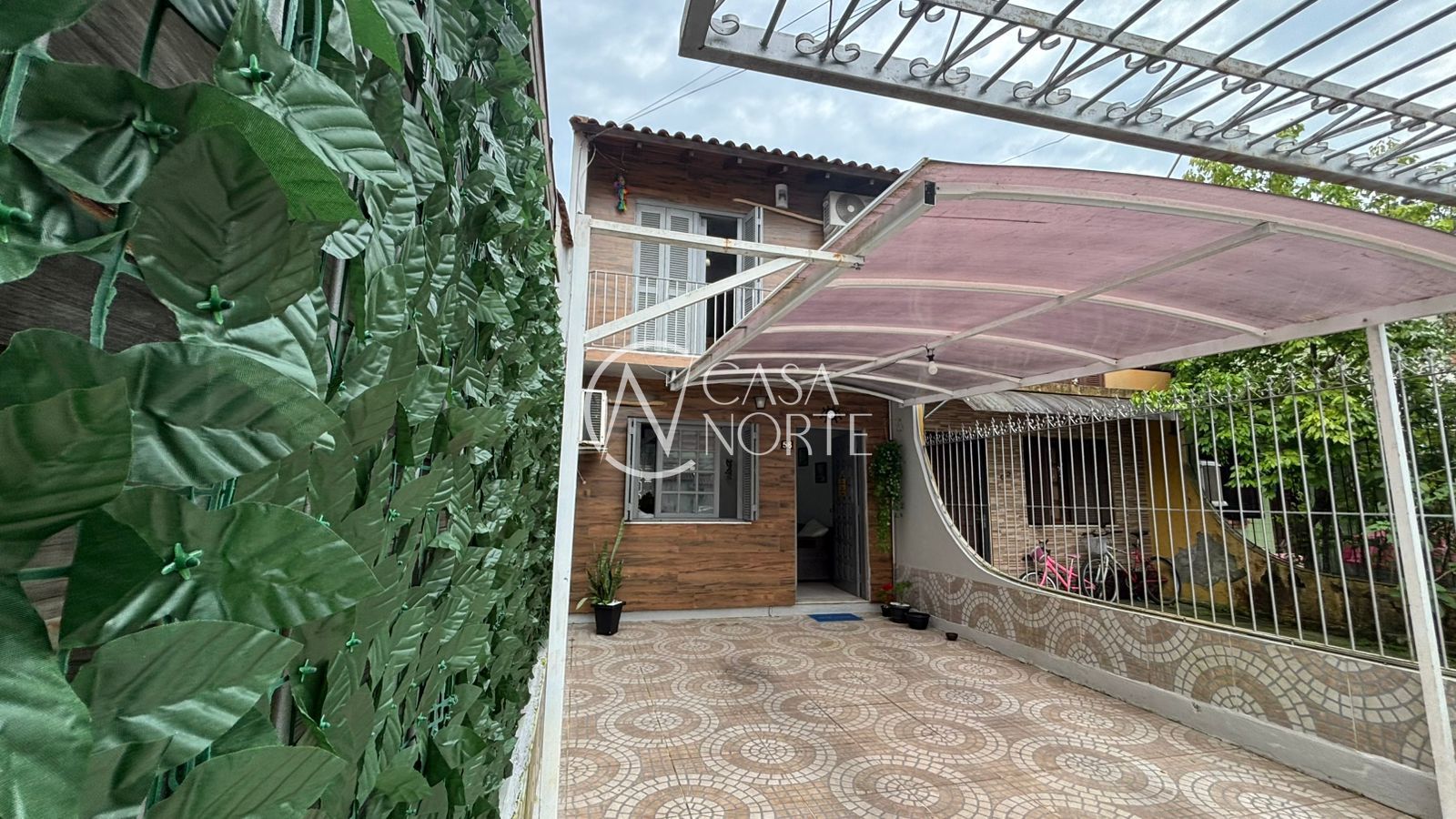 Casa à venda com 2 quartos, 1 vaga, Rua José Júlio Krebs no bairro Hípica em Porto Alegre