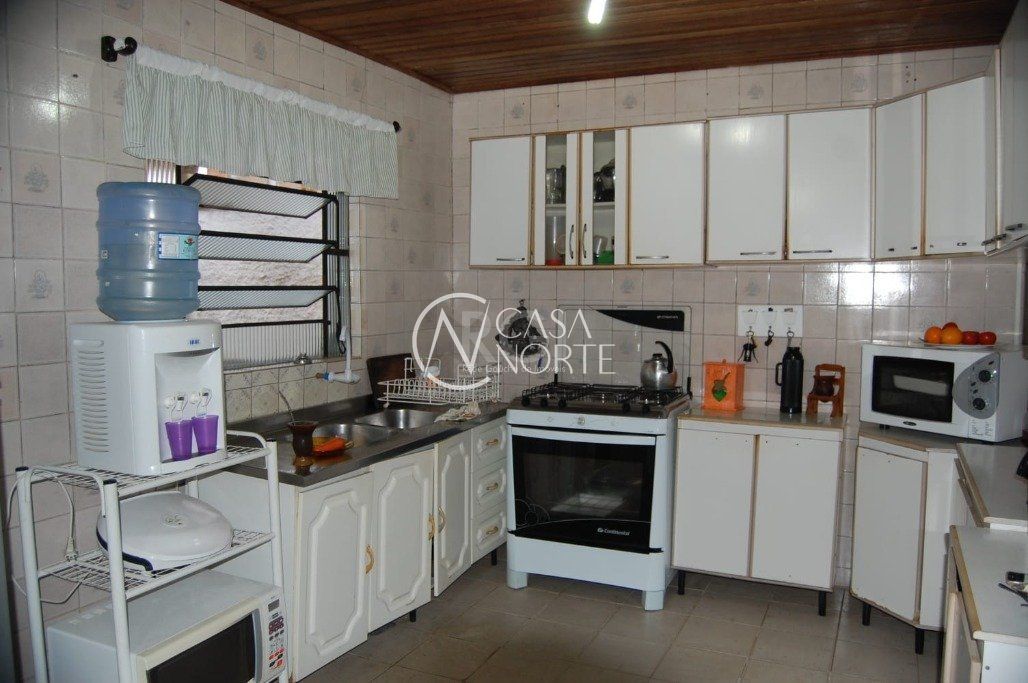 Casa à venda com 2 quartos, 95m², 1 suíte, 2 vagas, Rua das Nogueiras no bairro Ponta Grossa em Porto Alegre