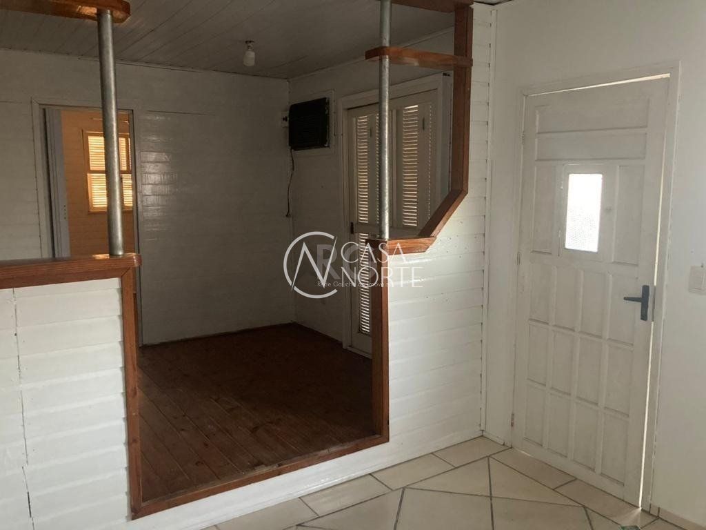 Casa à venda com 2 quartos, 120m², 3 vagas, Beco Calabria no bairro Restinga em Porto Alegre