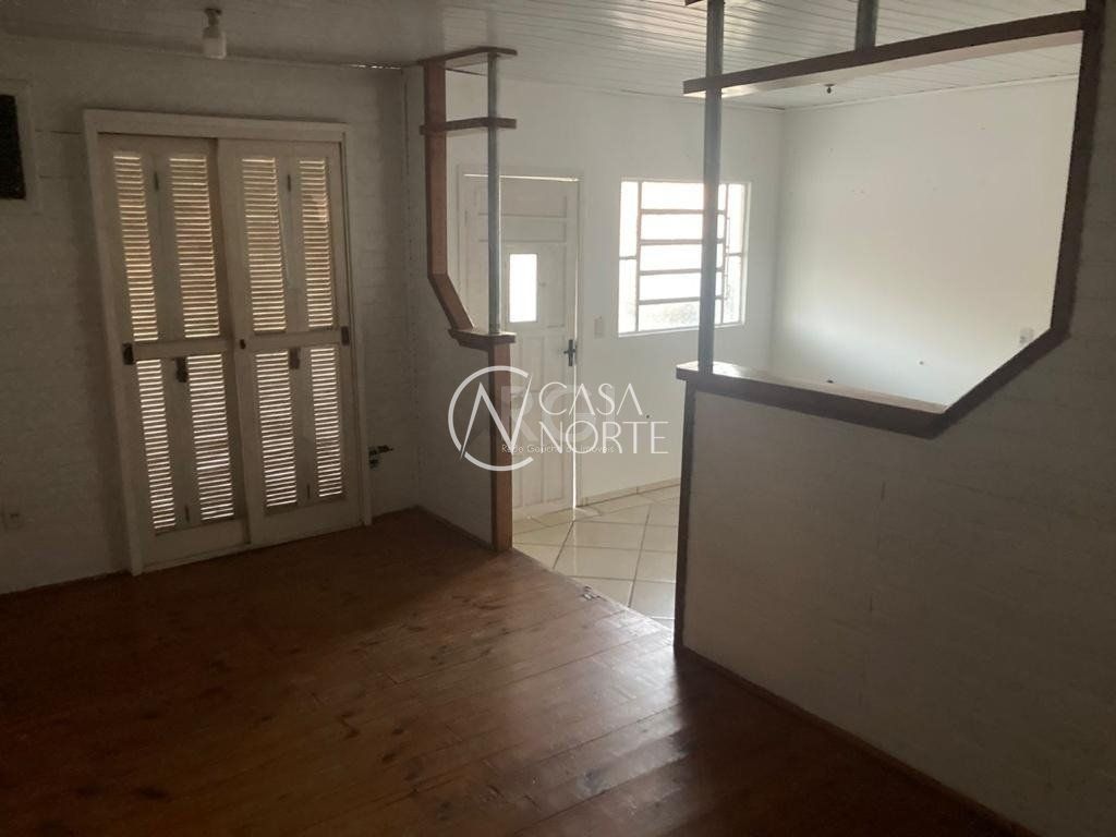 Casa à venda com 2 quartos, 120m², 3 vagas, Beco Calabria no bairro Restinga em Porto Alegre