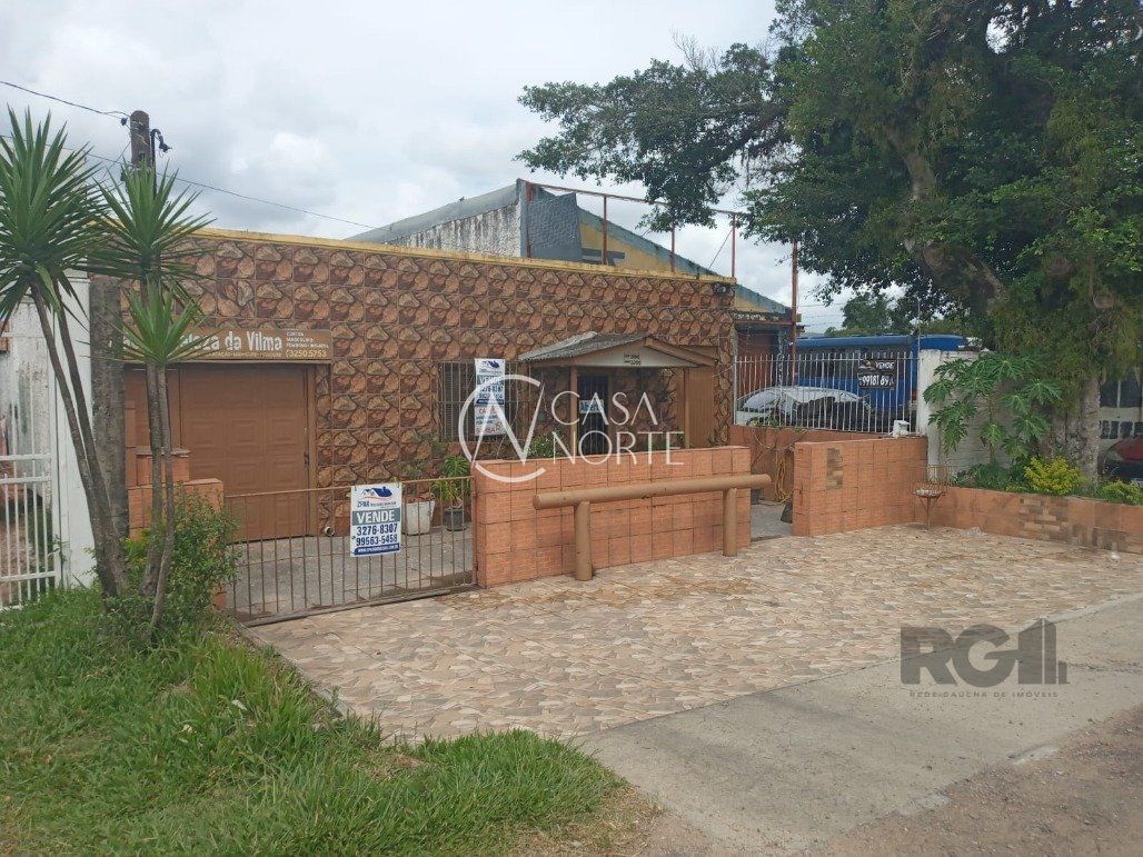 Casa à venda com 2 quartos, 400m², 4 vagas, Avenida Edgar Pires de Castro no bairro Restinga em Porto Alegre