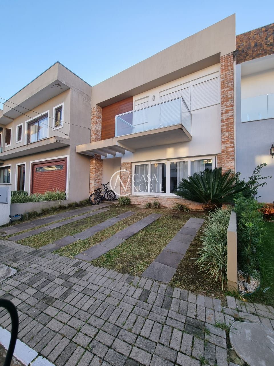 Casa à venda com 3 quartos, 149m², 2 suítes, 2 vagas, Rua Carlos Maximiliano Fayet no bairro Hípica em Porto Alegre