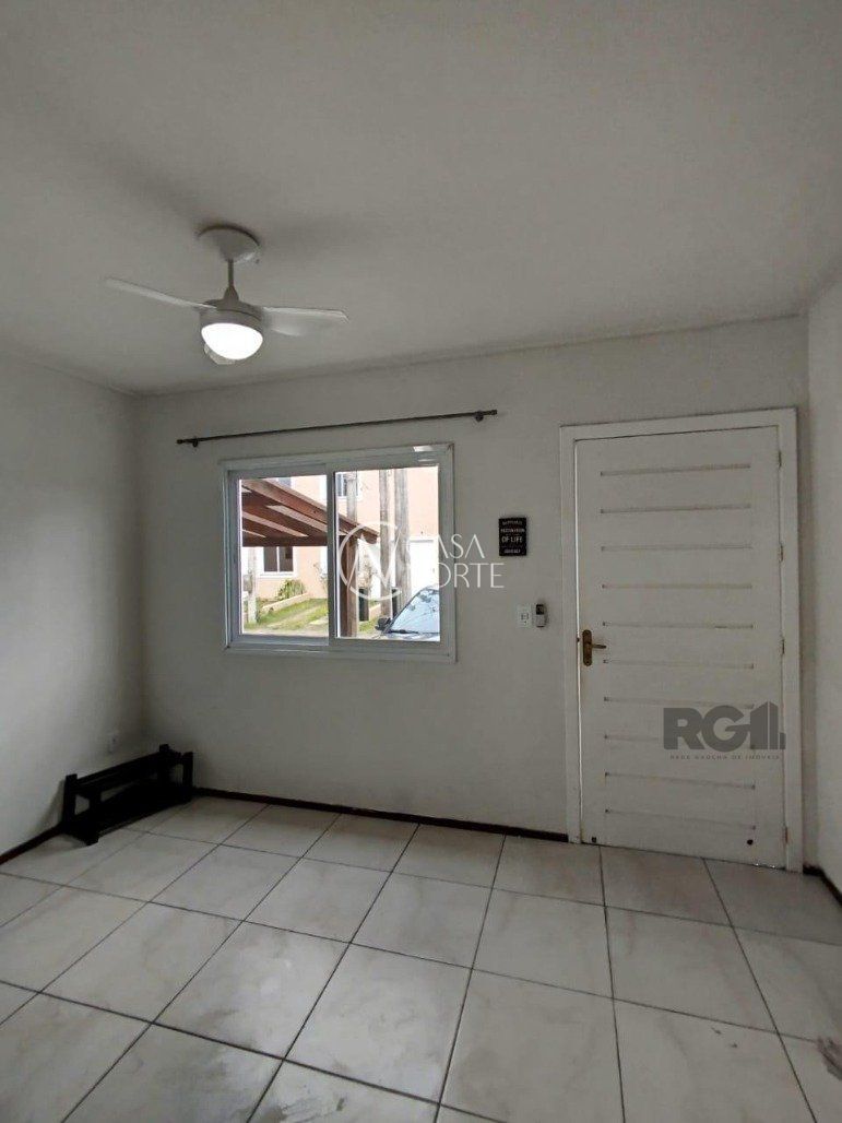 Casa de Condomínio à venda com 2 quartos, 82m², 1 vaga, Rua Capitão Pedroso no bairro Restinga em Porto Alegre