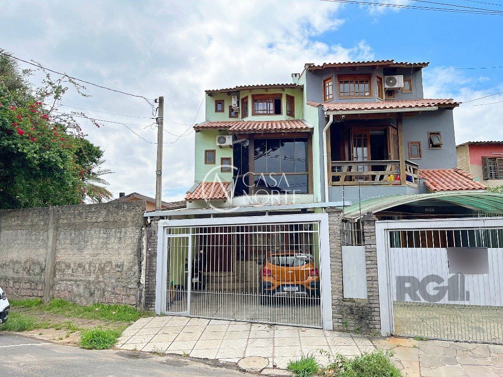 Sobrado à venda com 4 quartos, 218m², 3 suítes, 2 vagas, Rua Dea Coufal no bairro Ipanema em Porto Alegre