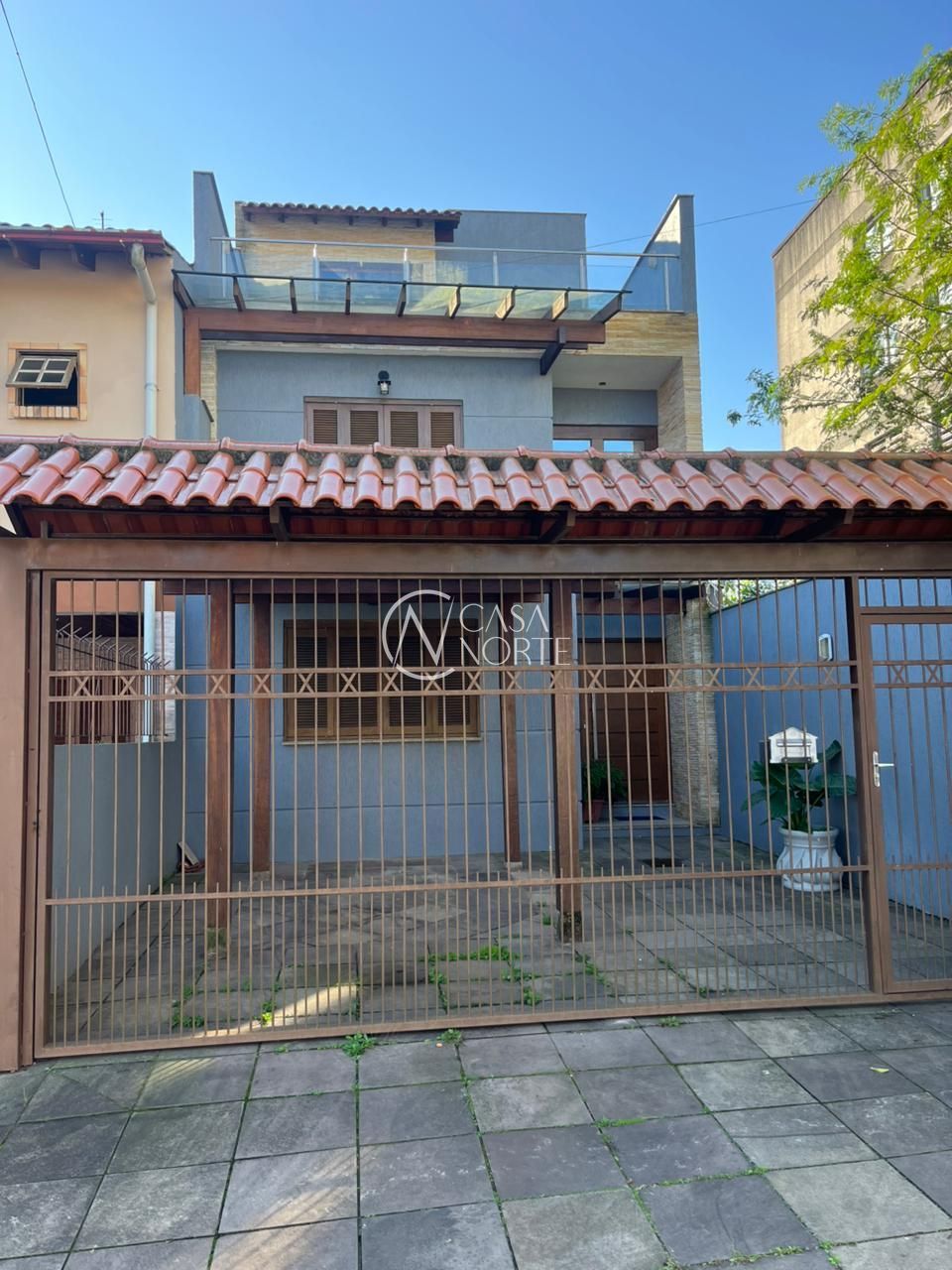 Sobrado à venda com 3 quartos, 159m², 1 suíte, Rua Paulo Stuart Wright no bairro Hípica em Porto Alegre