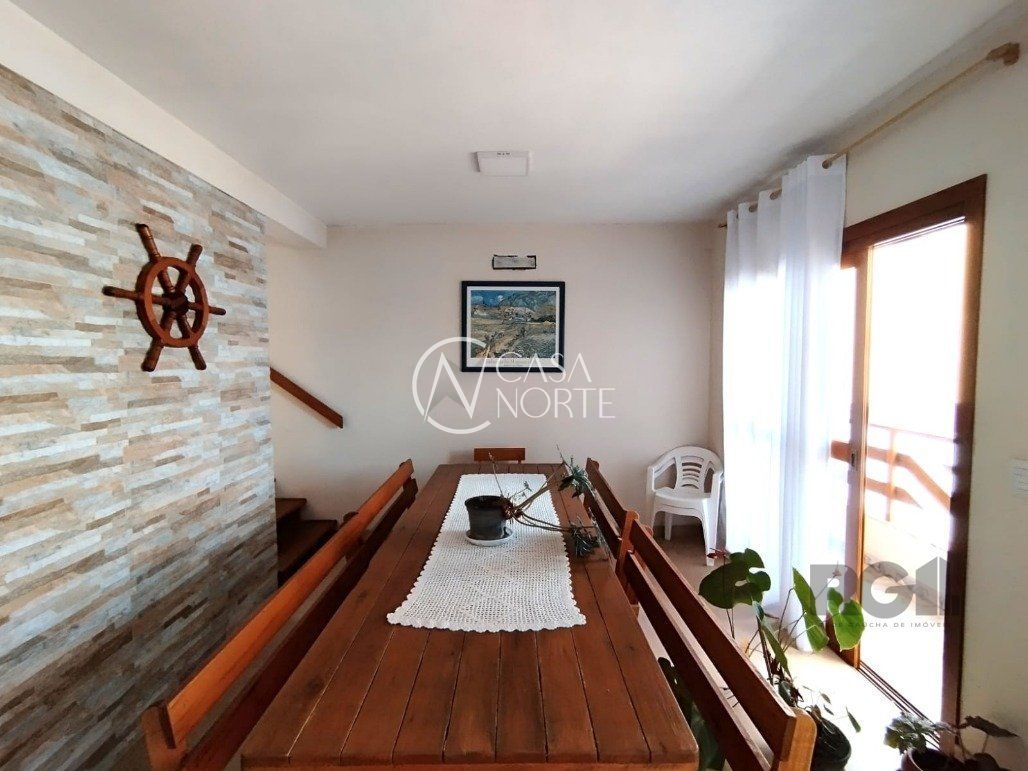 Casa de Condomínio à venda com 3 quartos, 210m², 1 suíte, 2 vagas, Rua Pau-Brasil no bairro Hípica em Porto Alegre