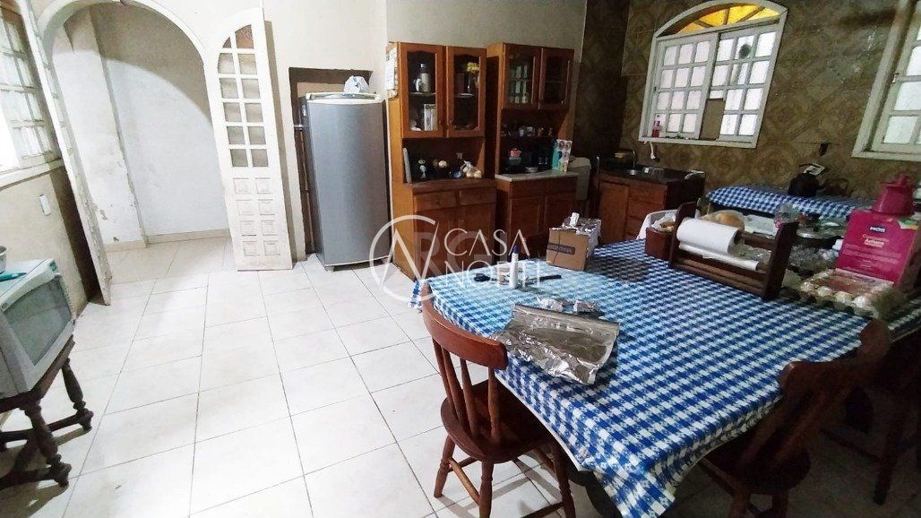 Casa à venda com 3 quartos, 200m², 1 suíte, 3 vagas, Rua Jacipuia no bairro Guarujá em Porto Alegre