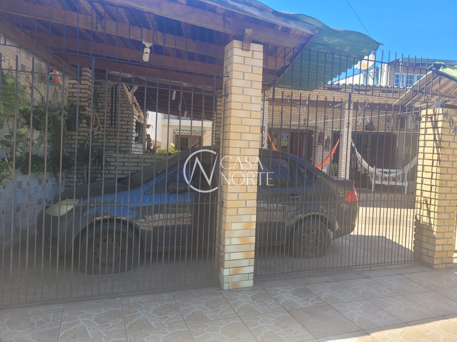 Casa à venda com 4 quartos, 100m², 3 vagas, Acesso Odeth Alves dos Santos Rosa no bairro Restinga em Porto Alegre