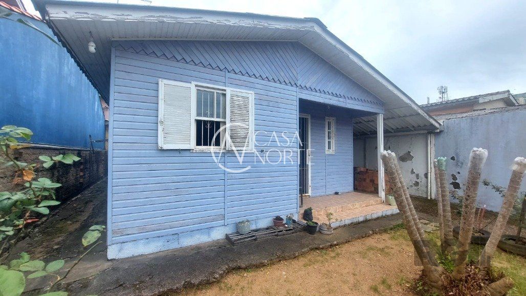 Casa à venda com 2 quartos, 100m², 2 vagas, Rua Itacurubi no bairro Vila Nova em Porto Alegre