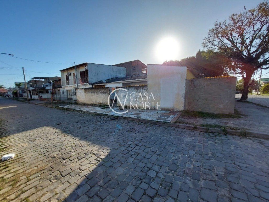 Casa à venda com 4 quartos, 130m², 1 vaga, Rua Eugenio Rodrigues no bairro Restinga em Porto Alegre