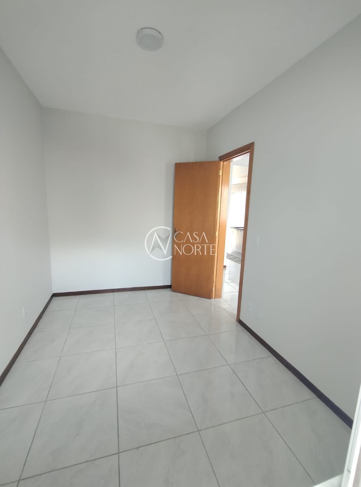 Casa à venda com 2 quartos, 49m², 1 vaga, Rua Nair Garcia Martins no bairro Hípica em Porto Alegre