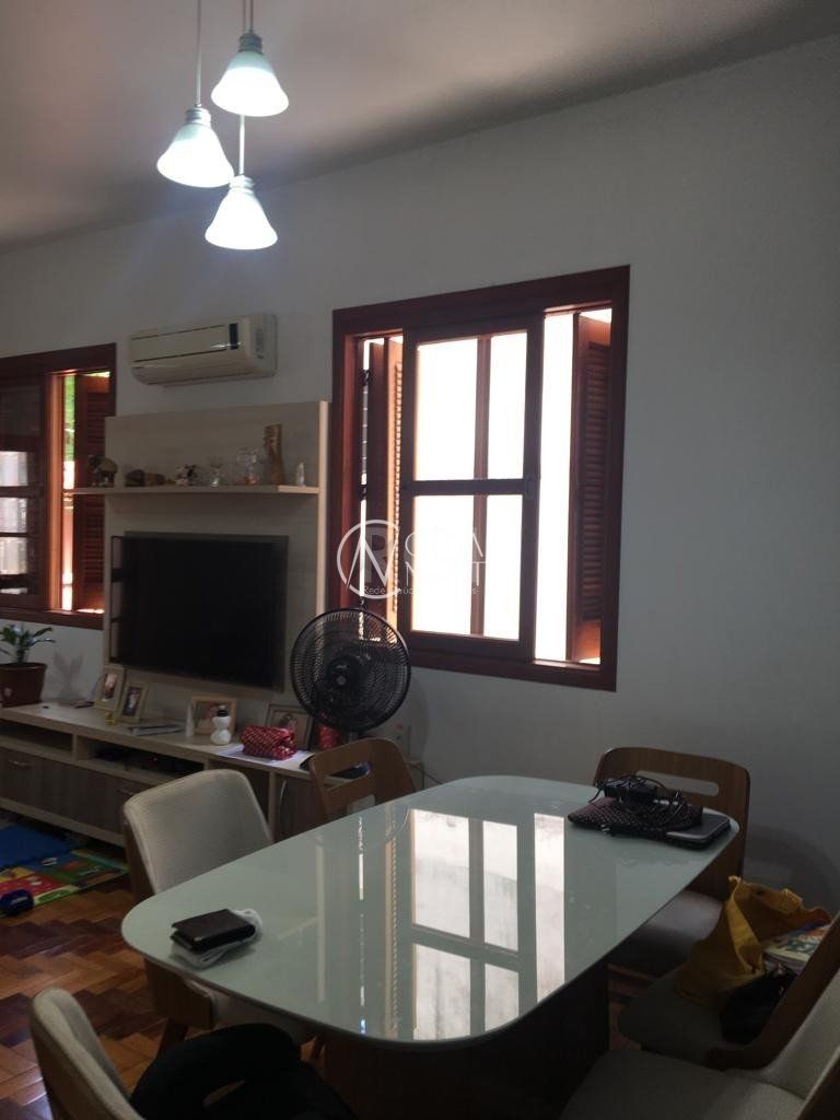 Casa à venda com 3 quartos, 156m², Rua Dona Firmina no bairro Vila São José em Porto Alegre