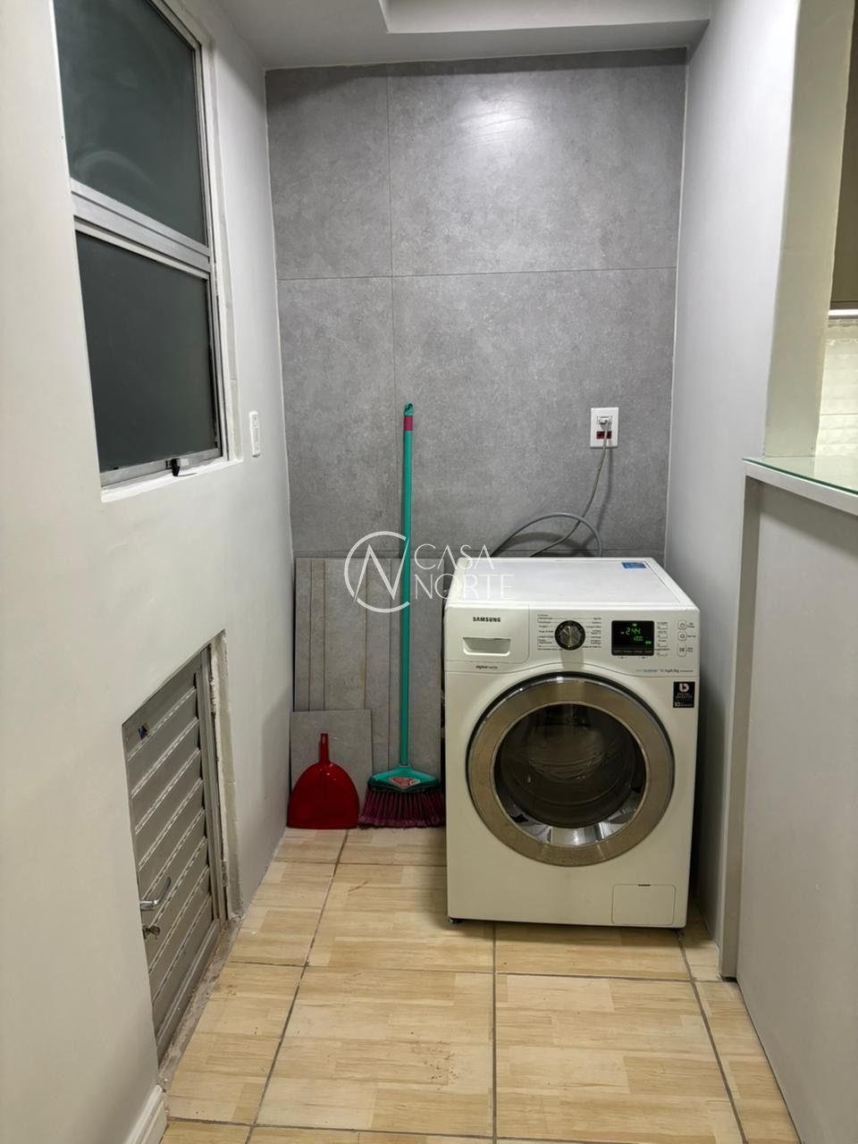 Apartamento à venda com 2 quartos, 45m², Rua Império no bairro Vila Nova em Porto Alegre