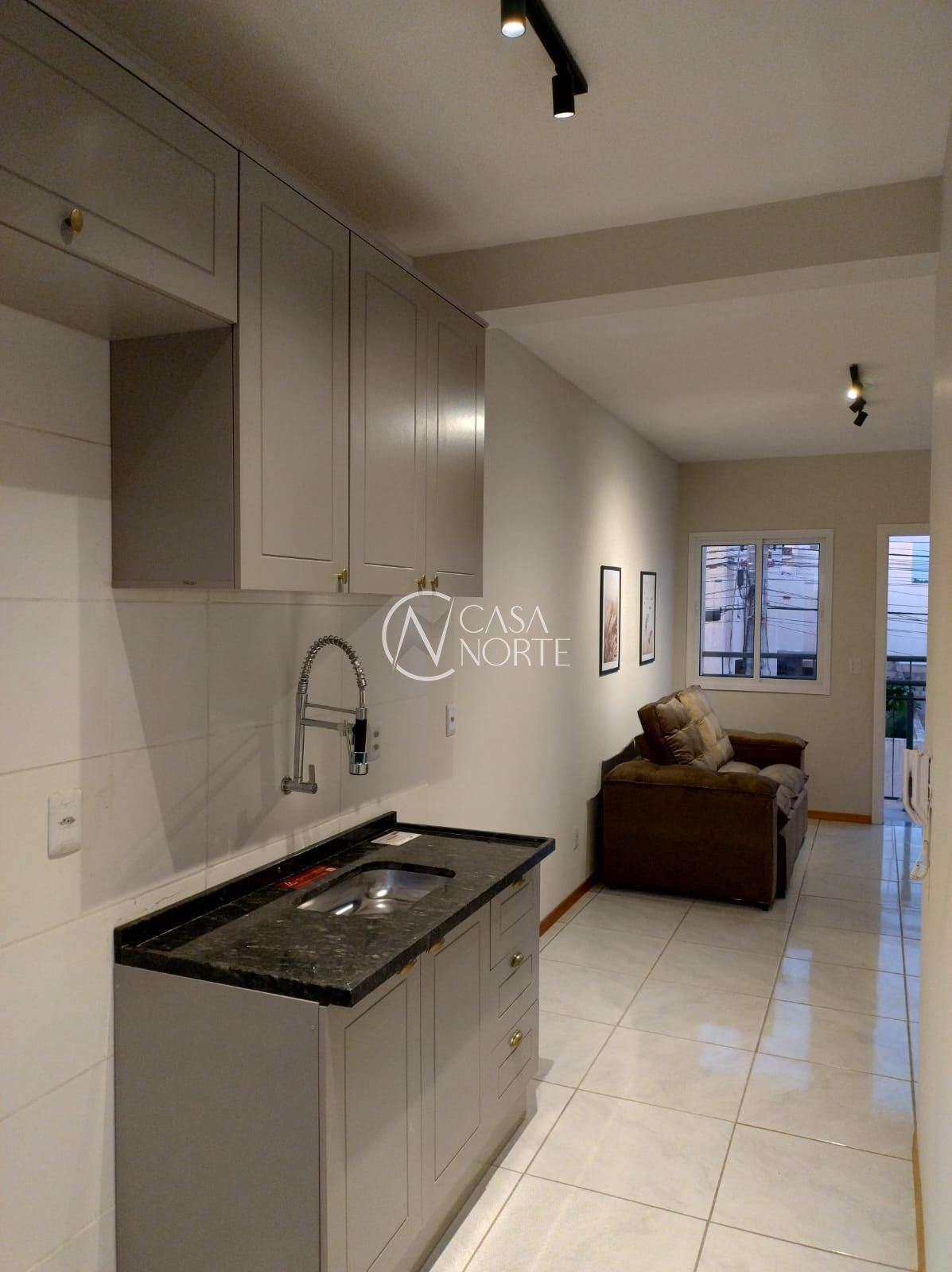 Casa à venda com 2 quartos, 49m², 1 vaga, Rua Nair Garcia Martins no bairro Restinga em Porto Alegre