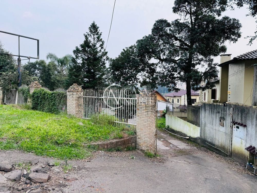 Terreno à venda  com 1455m², Avenida Vicente Monteggia no bairro Cavalhada em Porto Alegre