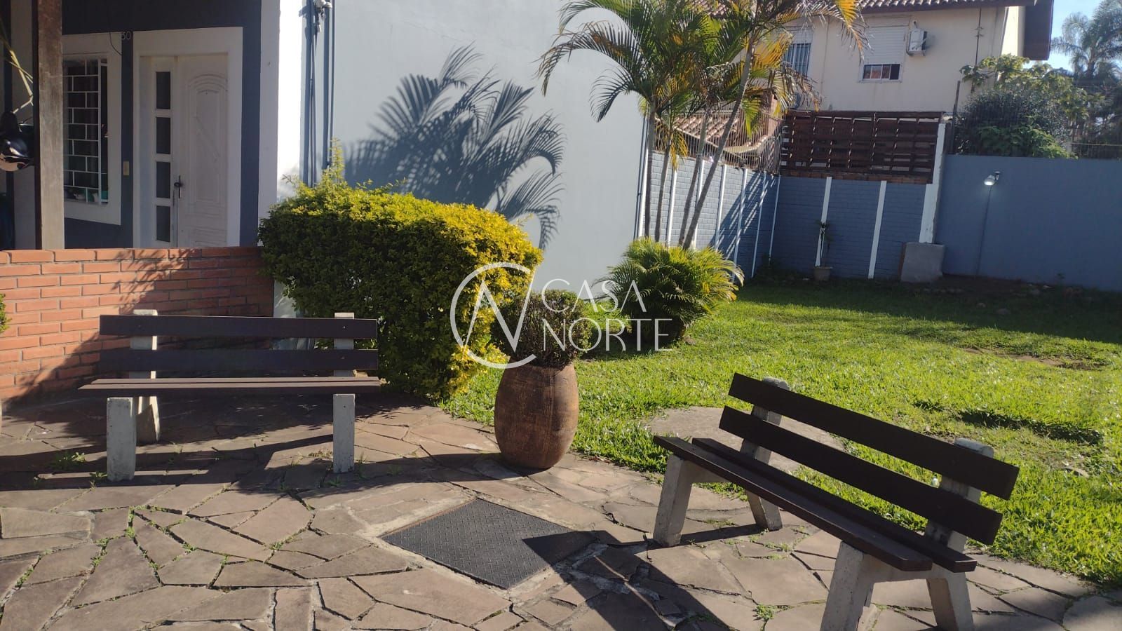 Sobrado à venda com 2 quartos, 85m², 1 vaga, Avenida Juca Batista no bairro Cavalhada em Porto Alegre