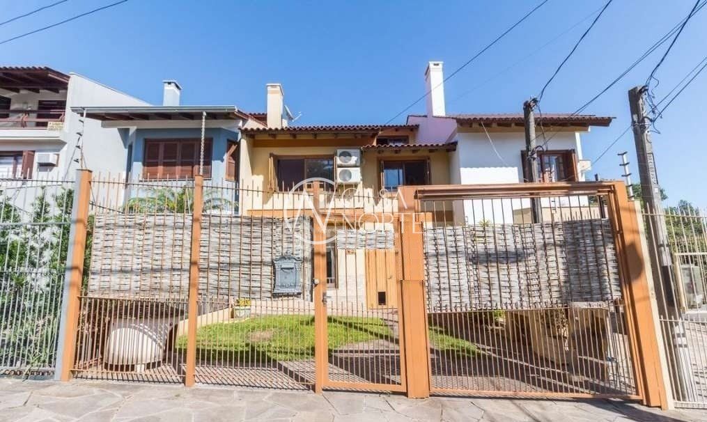 Casa à venda com 4 quartos, 188m², 1 suíte, 2 vagas, Rua Professor Antônio José Remiao no bairro Espírito Santo em Porto Alegre