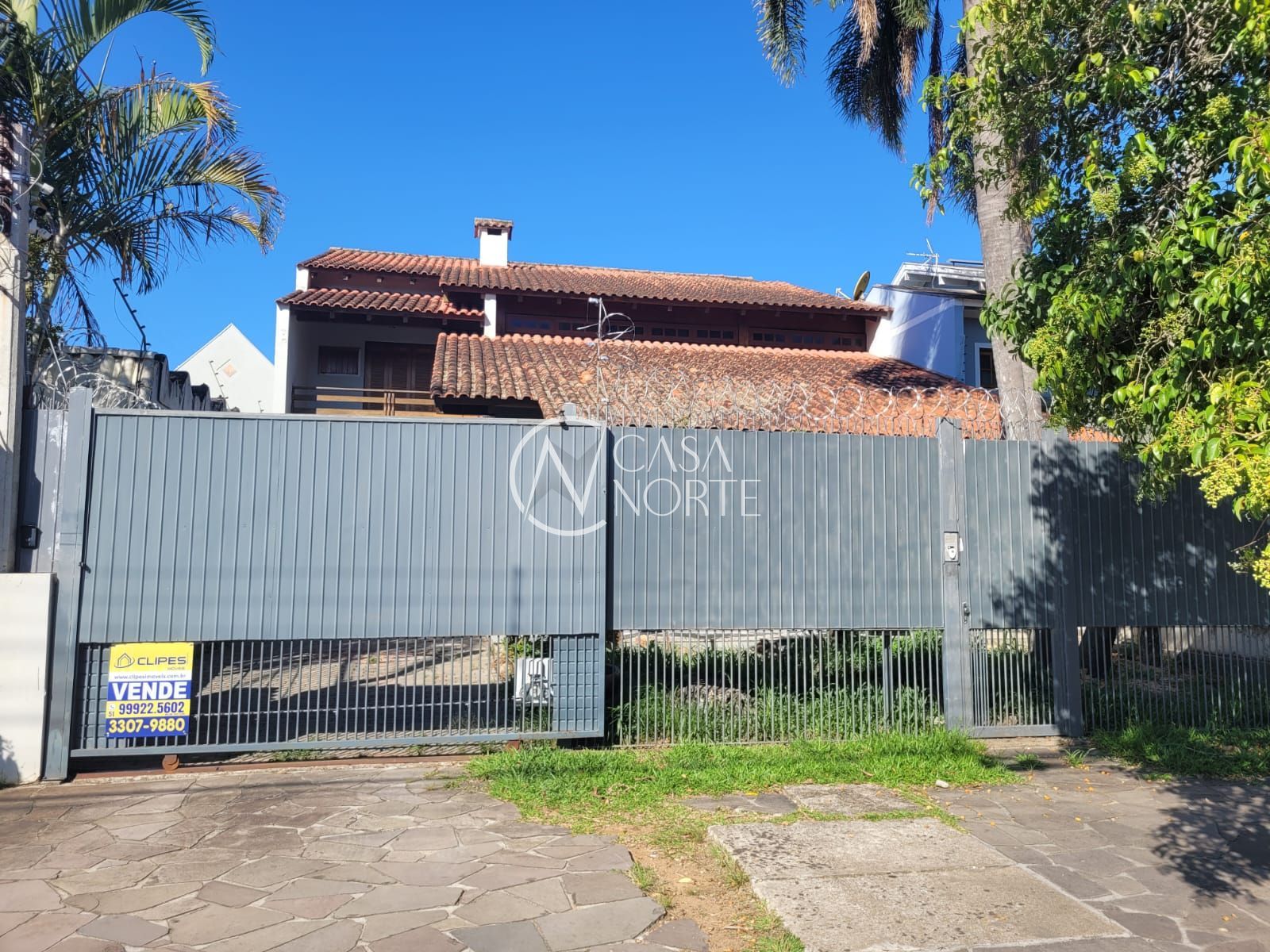 Casa à venda com 4 quartos, 333m², 1 suíte, 4 vagas, Rua Camaquã no bairro Camaquã em Porto Alegre