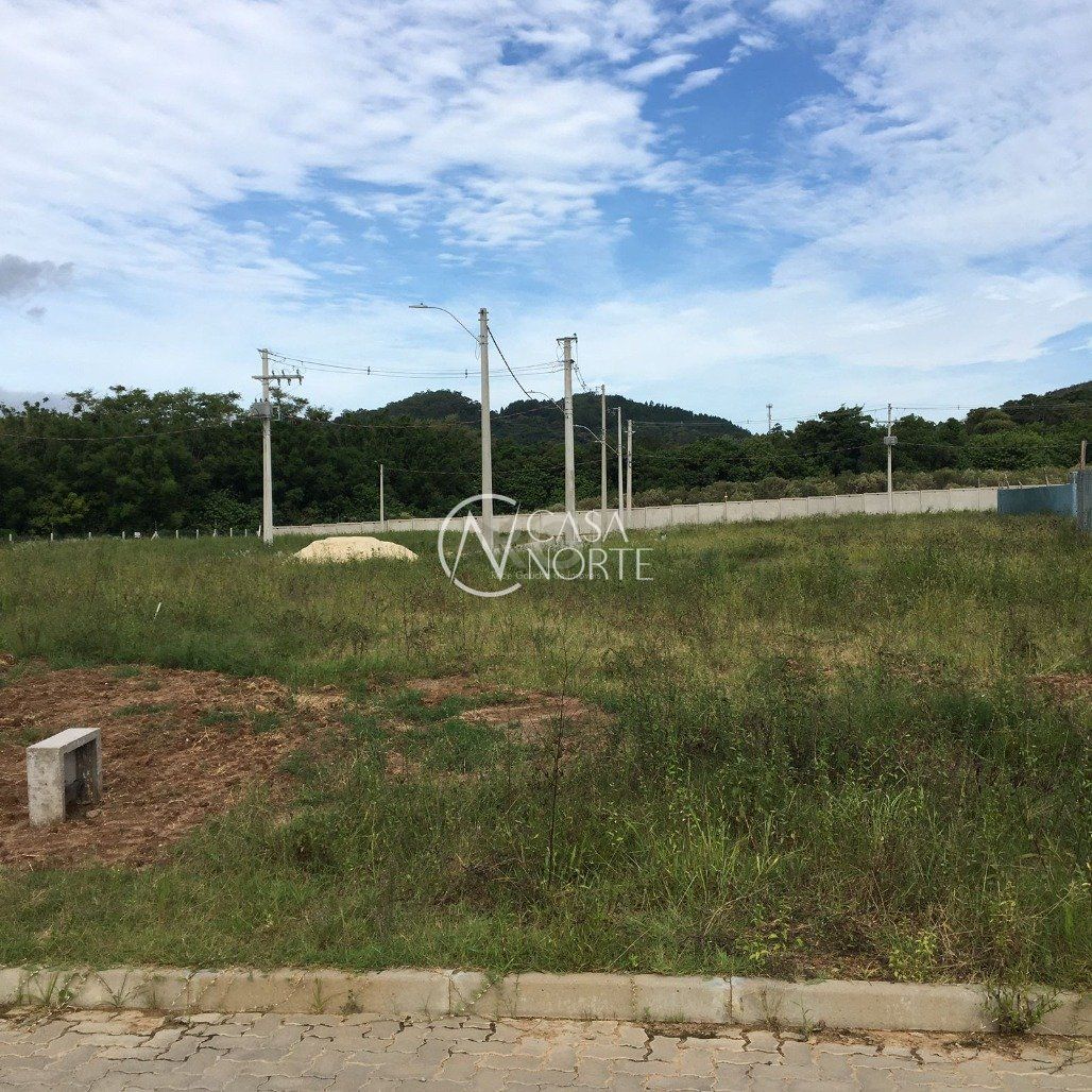 Terreno à venda  com 135m², Estrada Jorge Pereira Nunes no bairro Campo Novo em Porto Alegre