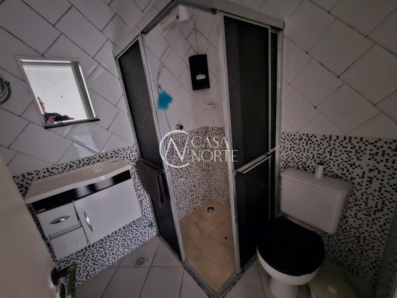 Casa à venda com 2 quartos, 1 vaga, Avenida Edgar Pires de Castro no bairro Hípica em Porto Alegre