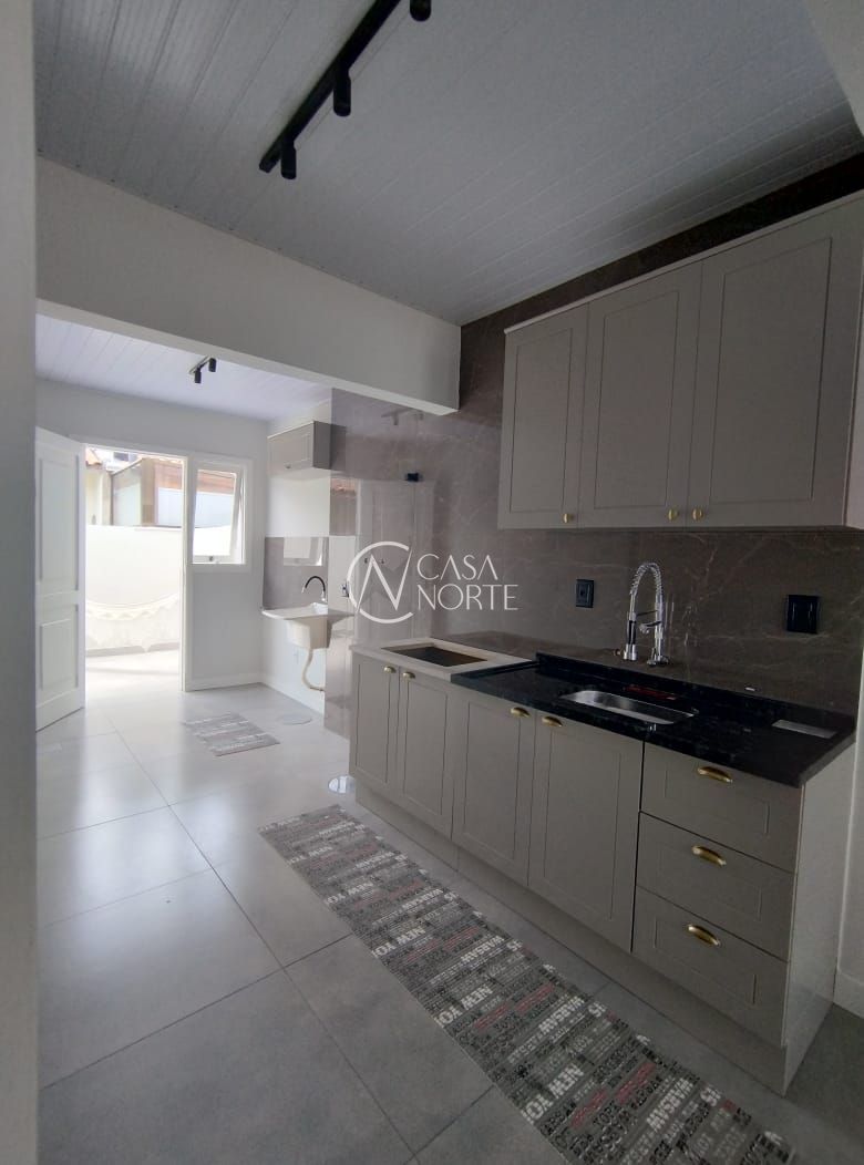 Casa à venda com 2 quartos, 54m², 1 vaga, Estrada Costa Gama no bairro Hípica em Porto Alegre