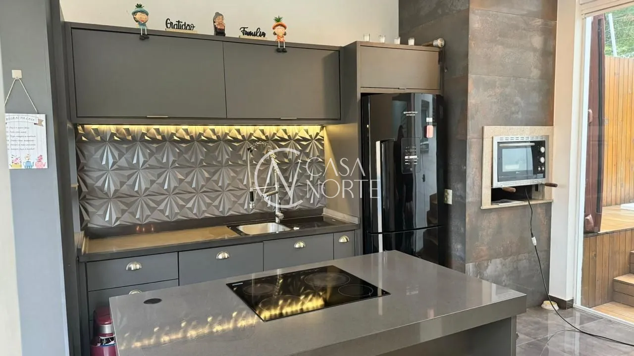 Casa de Condomínio à venda com 4 quartos, 150m², 1 suíte, 2 vagas, Avenida Juca Batista no bairro Hípica em Porto Alegre