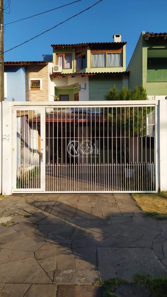 Sobrado à venda com 4 quartos, 136m², 2 suítes, 2 vagas, Rua Doutor Hermes Pacheco no bairro Aberta dos Morros em Porto Alegre