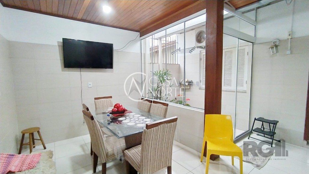 Casa à venda com 2 quartos, 90m², 1 suíte, 1 vaga, Rua Bernardo Profes no bairro Hípica em Porto Alegre