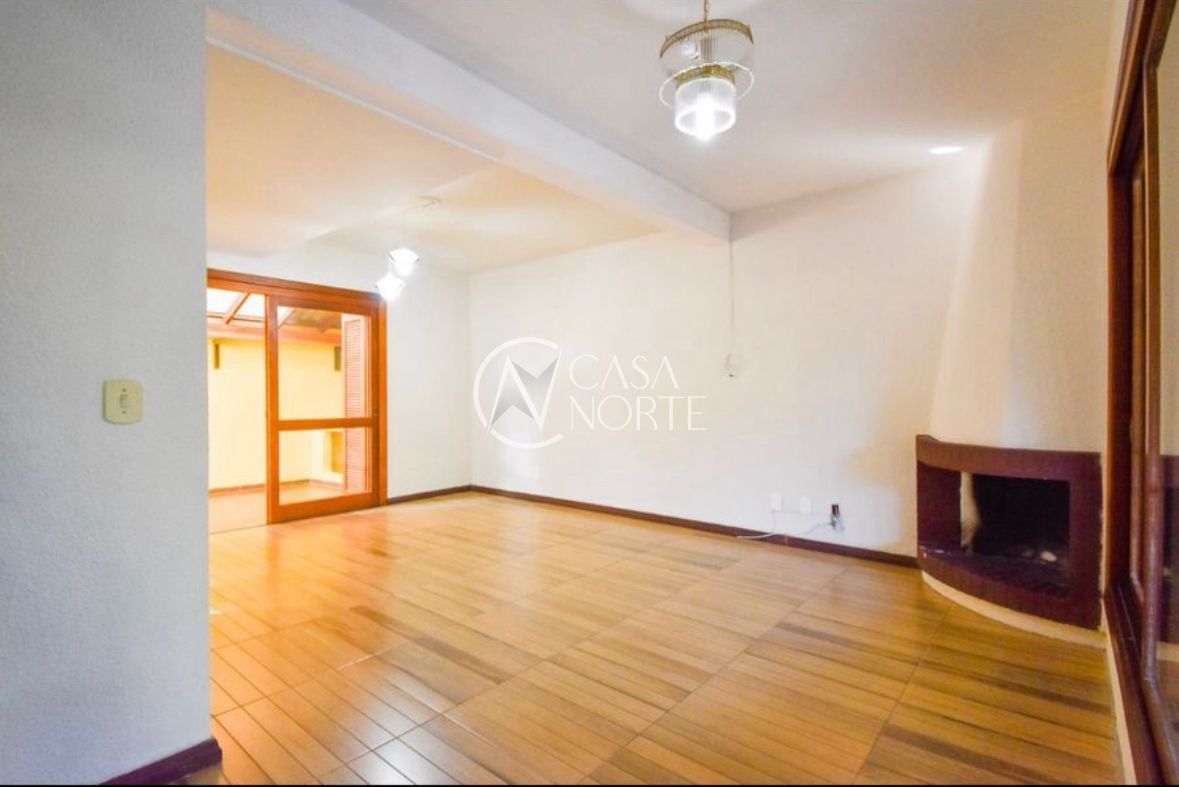 Casa à venda com 3 quartos, 154m², 1 suíte, 2 vagas, Rua Mura no bairro Guarujá em Porto Alegre