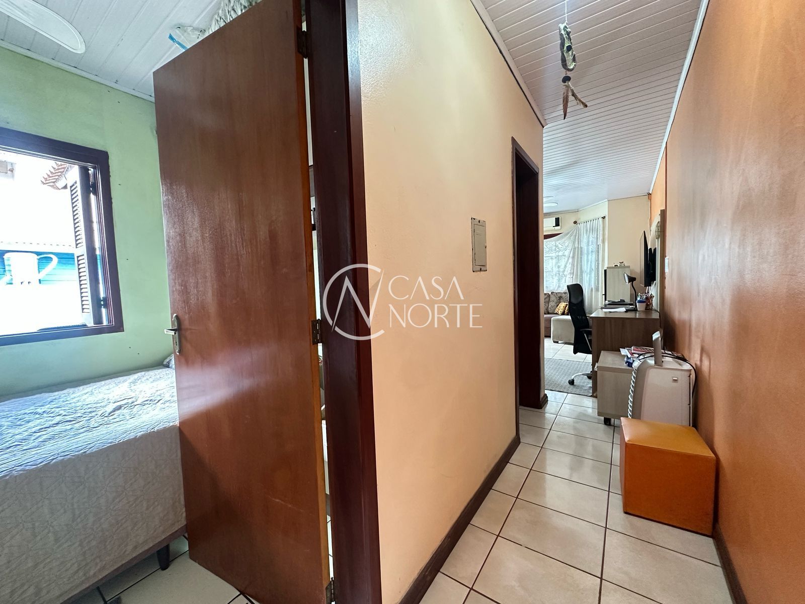 Casa à venda com 2 quartos, 98m², 2 vagas, Rua Lauro Motta Duarte no bairro Belém Novo em Porto Alegre