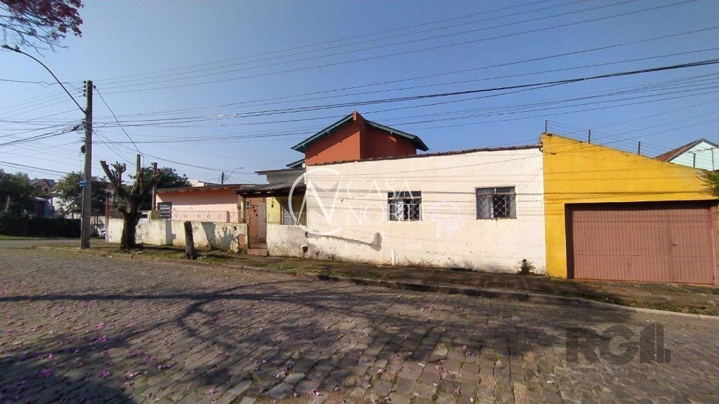 Casa à venda com 2 quartos, 80m², Rua Itacurubi no bairro Vila Nova em Porto Alegre