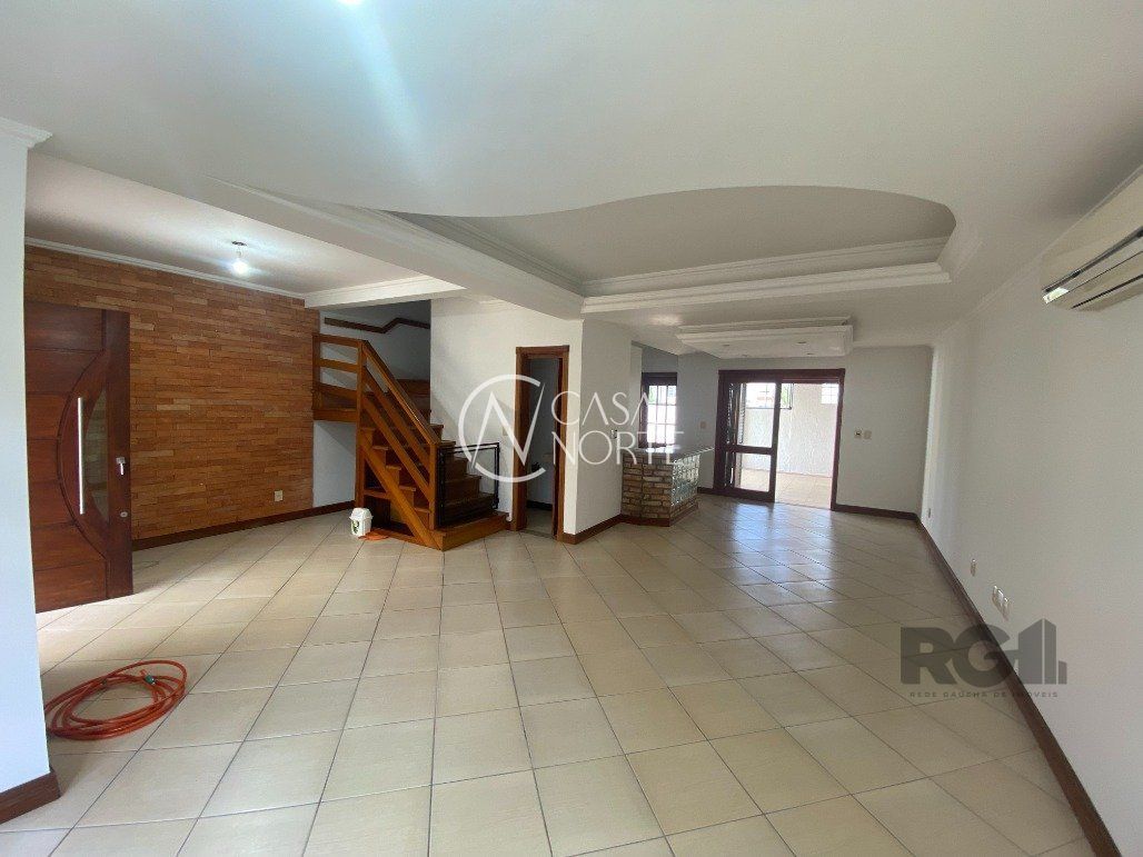 Casa à venda com 3 quartos, 150m², 1 suíte, 1 vaga, Rua Roberto Santini no bairro Hípica em Porto Alegre