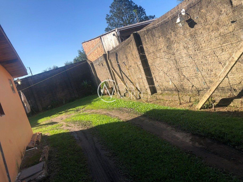 Casa à venda com 3 quartos, 600m², 1 suíte, 2 vagas, Rua Ipe-Rosa no bairro Restinga em Porto Alegre
