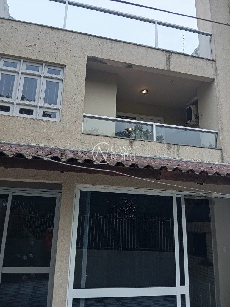 Sobrado à venda com 3 quartos, 185m², 1 suíte, 2 vagas, Rua Doutor Pitrez no bairro Ipanema em Porto Alegre