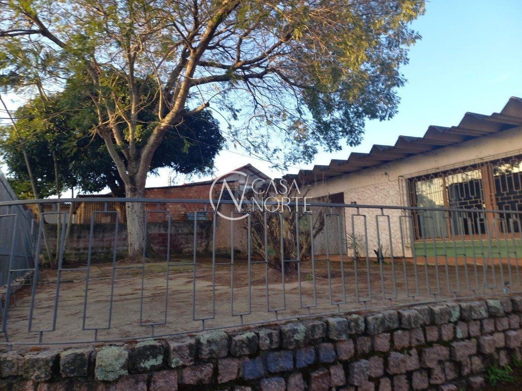 Casa à venda com 4 quartos, 256m², 1 suíte, 4 vagas, Rua Panambi no bairro Cavalhada em Porto Alegre