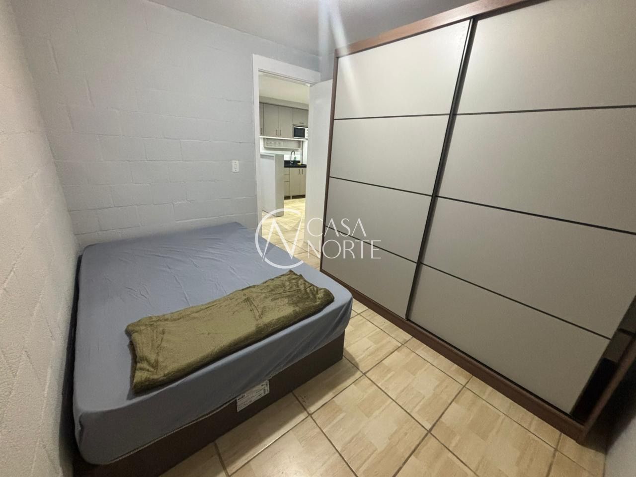 Apartamento à venda com 2 quartos, 45m², Rua Império no bairro Vila Nova em Porto Alegre