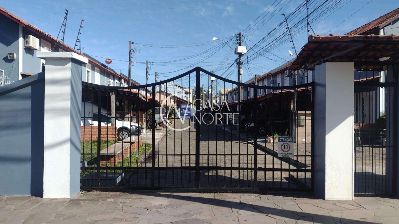 Sobrado à venda com 2 quartos, 85m², 1 vaga, Avenida Juca Batista no bairro Cavalhada em Porto Alegre