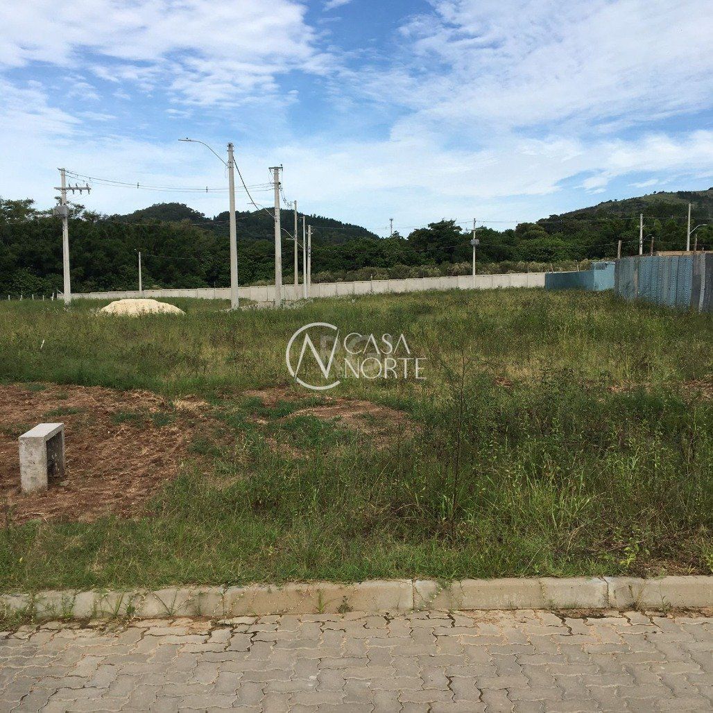 Terreno à venda  com 135m², Estrada Jorge Pereira Nunes no bairro Campo Novo em Porto Alegre