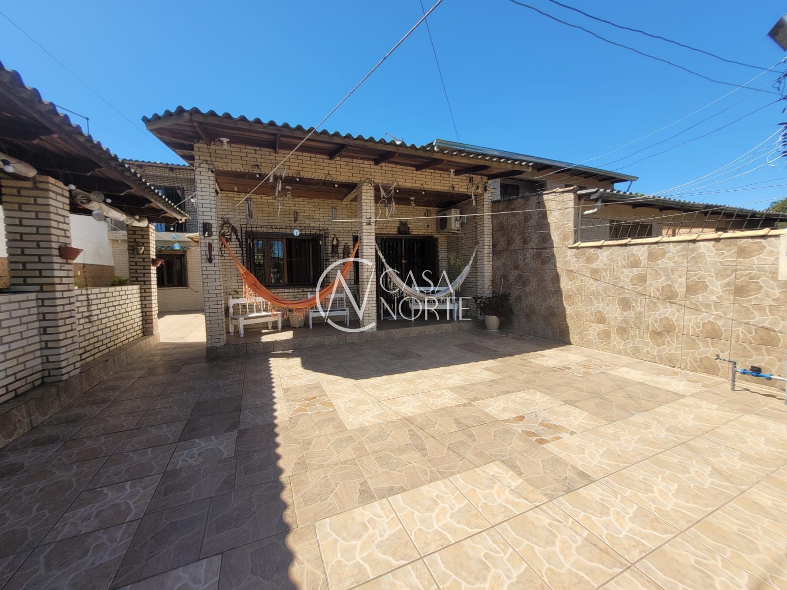 Casa à venda com 4 quartos, 100m², 3 vagas, Acesso Odeth Alves dos Santos Rosa no bairro Restinga em Porto Alegre